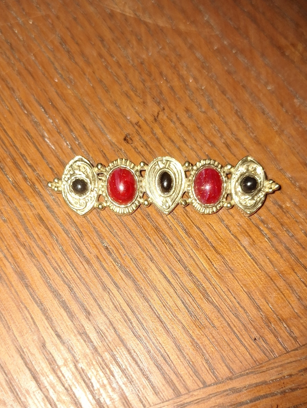 Vintage-Style Red & Gold Cabochon Brooch